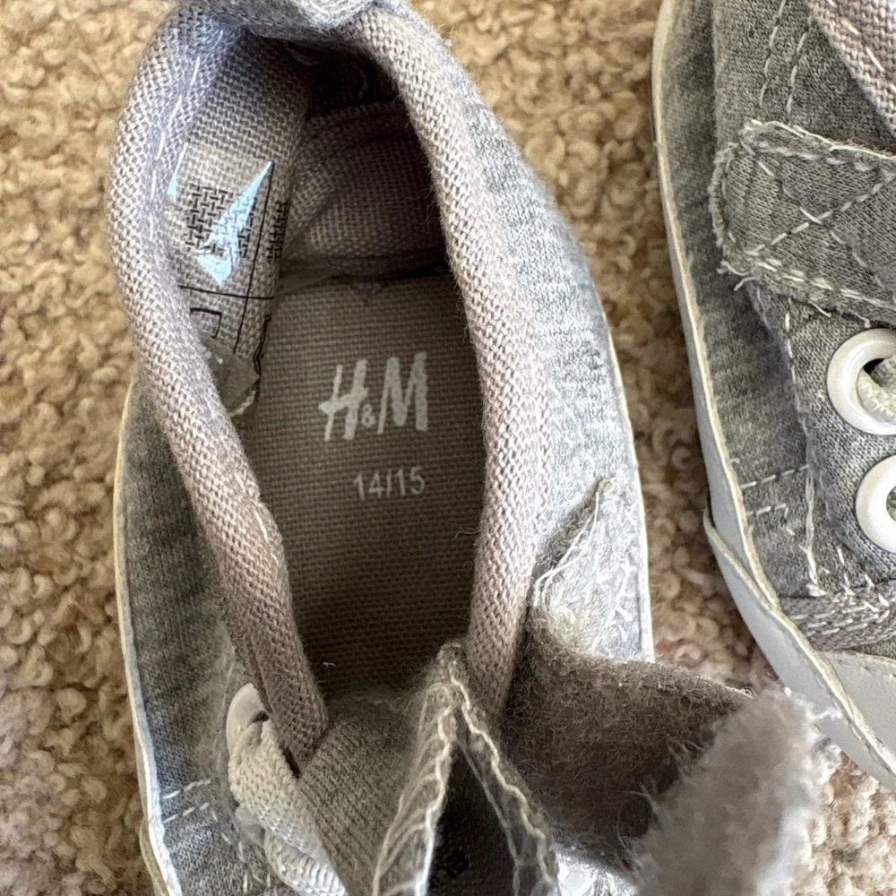 H&M Baby Shoes Grey And White Cloth Sneaker Size 14/15